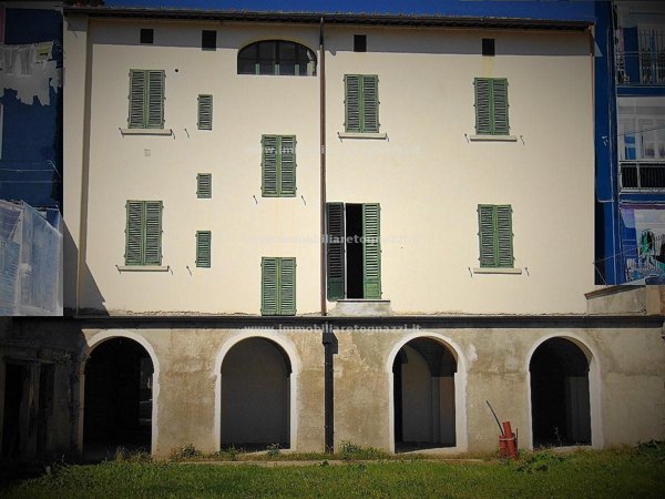 intera palazzina in vendita a Castelfiorentino