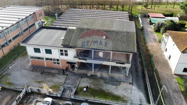 locale commerciale in vendita a Cerreto Guidi in zona Stabbia