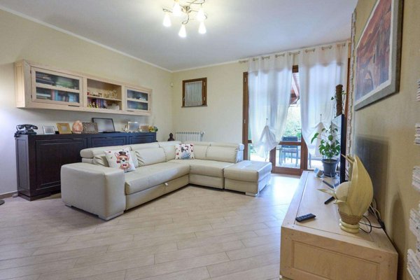 intera palazzina in vendita a Cerreto Guidi in zona Stabbia