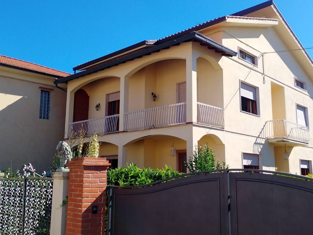 casa indipendente in vendita a Cerreto Guidi in zona Stabbia