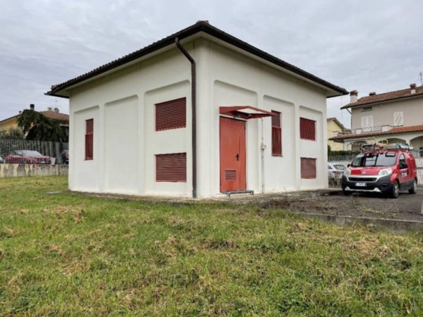 locale commerciale in vendita a Cerreto Guidi in zona Lazzeretto