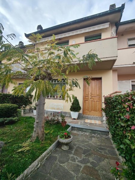 intera palazzina in vendita a Cerreto Guidi in zona Lazzeretto