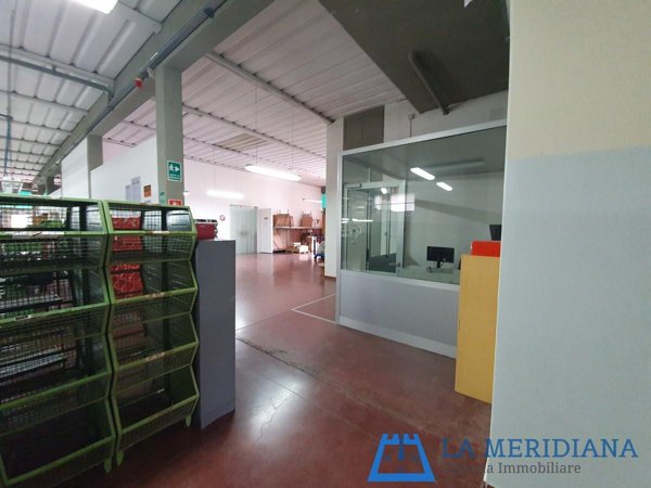 locale commerciale in vendita a Cerreto Guidi in zona Stabbia