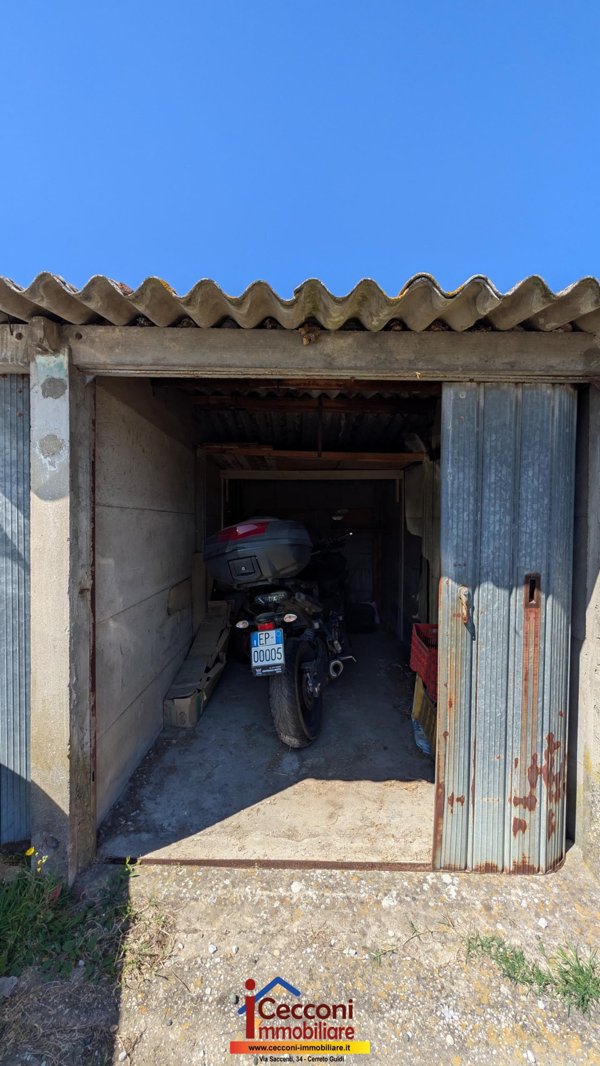box auto in vendita a Cerreto Guidi in zona San Zio