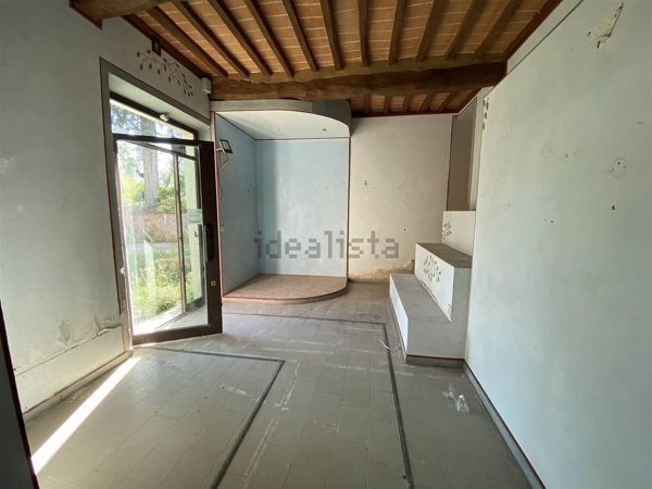 locale commerciale in vendita a Certaldo