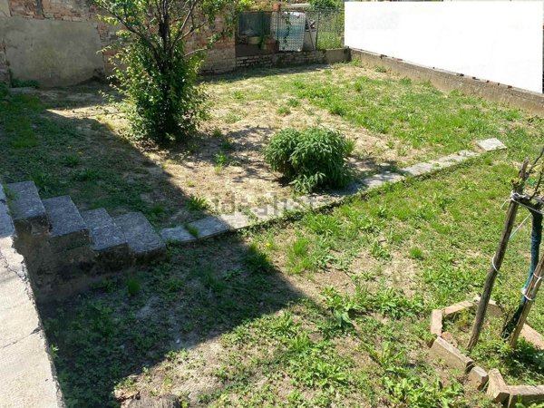 esavano in vendita a Certaldo