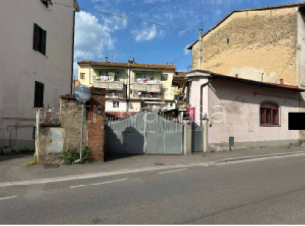locale commerciale in vendita a Certaldo