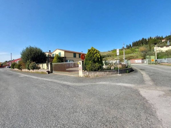 locale commerciale in vendita a Certaldo