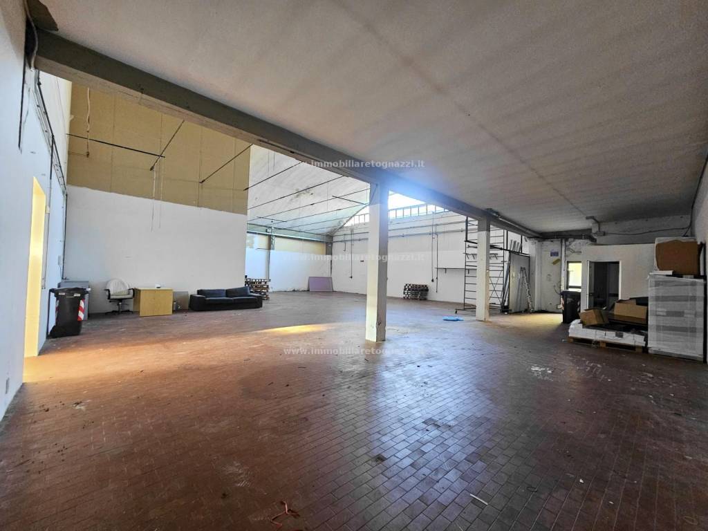 locale commerciale in vendita a Certaldo