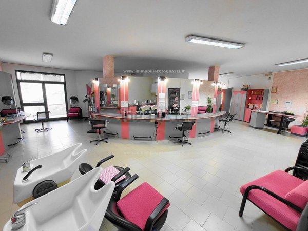 locale commerciale in vendita a Certaldo