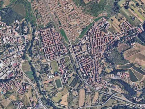 locale commerciale in vendita a Certaldo