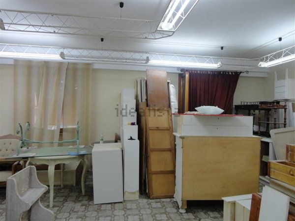 locale commerciale in vendita a Certaldo