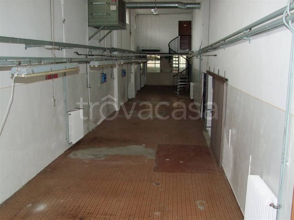 locale commerciale in vendita a Dicomano in zona Contea