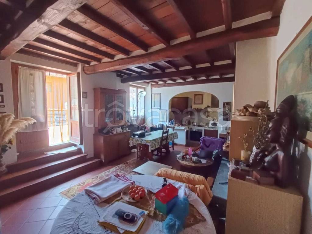 casa indipendente in vendita a Dicomano