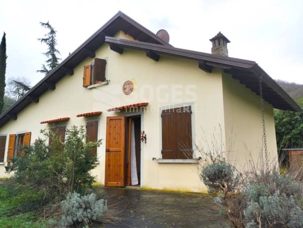 casa indipendente in vendita a Dicomano in zona Celle