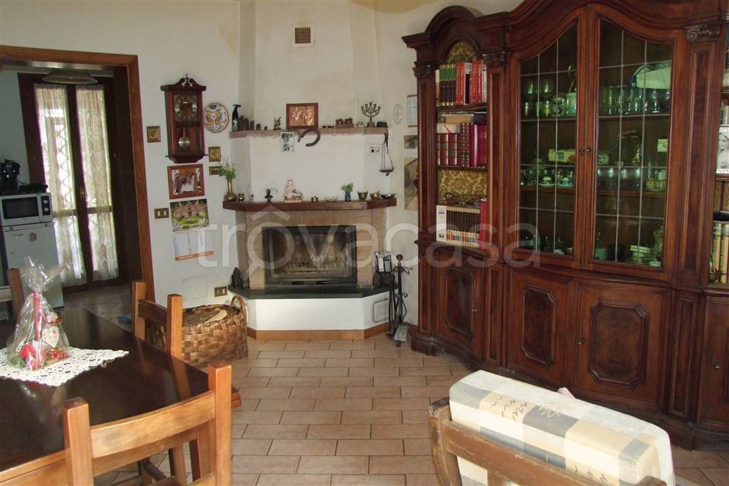 casa indipendente in vendita a Dicomano