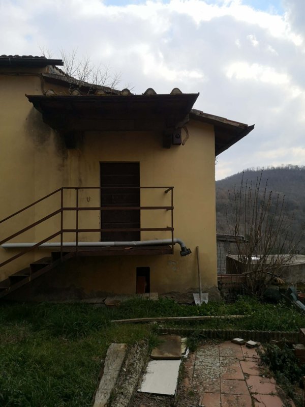 casa indipendente in vendita a Dicomano