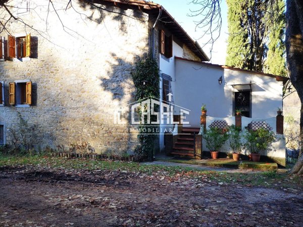 esavano in vendita a Dicomano in zona Corella