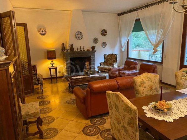 casa indipendente in vendita a Dicomano