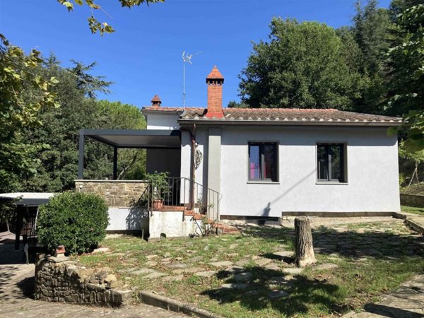 casa indipendente in vendita a Dicomano