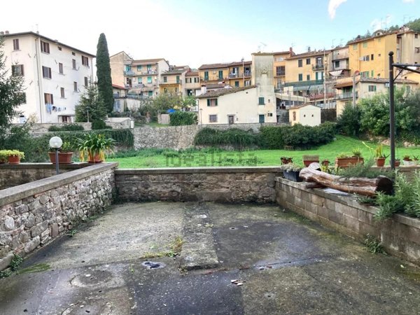 esavano in vendita a Dicomano