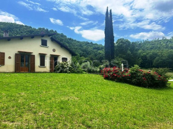 casa indipendente in vendita a Dicomano in zona Celle