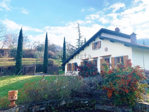 casa indipendente in vendita a Dicomano in zona Celle
