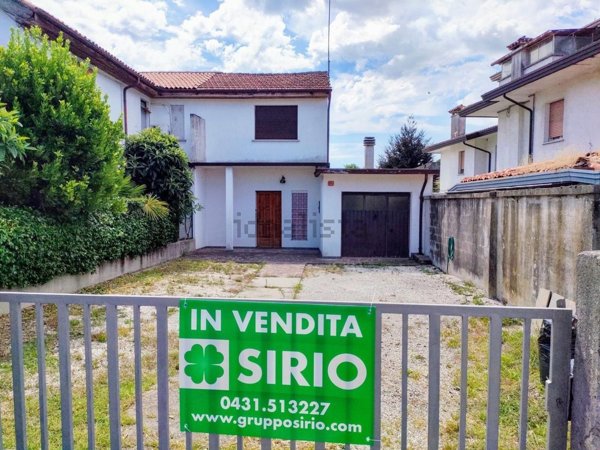 casa indipendente in vendita a Dicomano