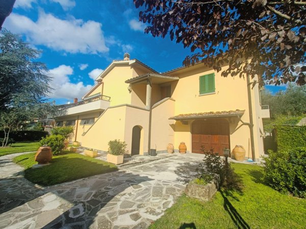 casa indipendente in vendita a Dicomano