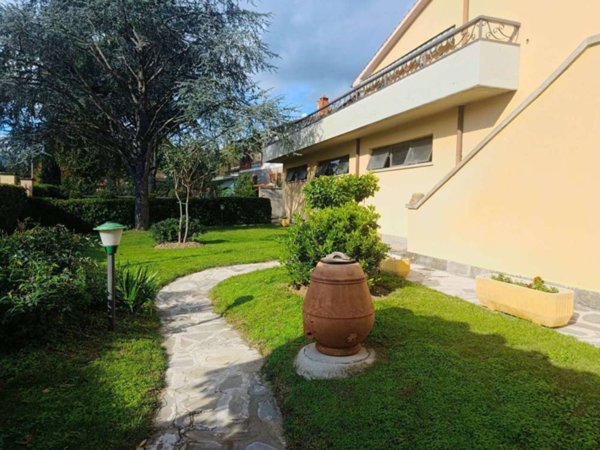 casa indipendente in vendita a Dicomano