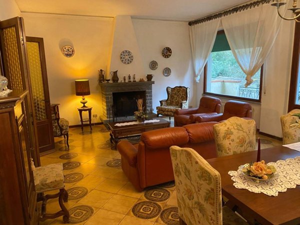 casa indipendente in vendita a Dicomano