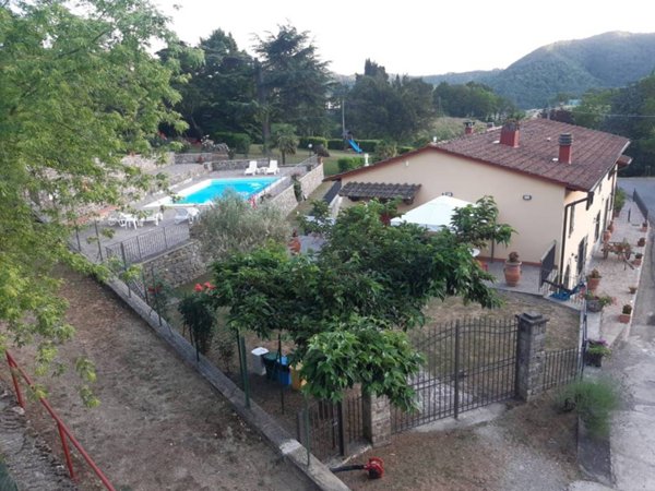 casa indipendente in vendita a Dicomano in zona Corella