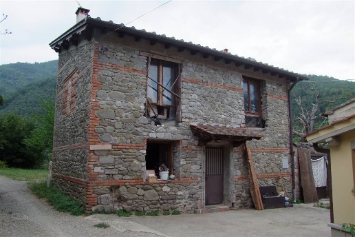 casa indipendente in vendita a Dicomano in zona Contea