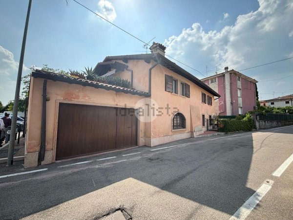 casa indipendente in vendita a Dicomano