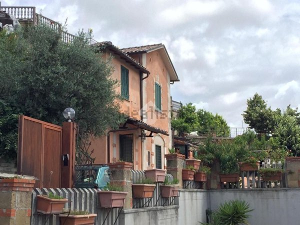 casa indipendente in vendita a Dicomano