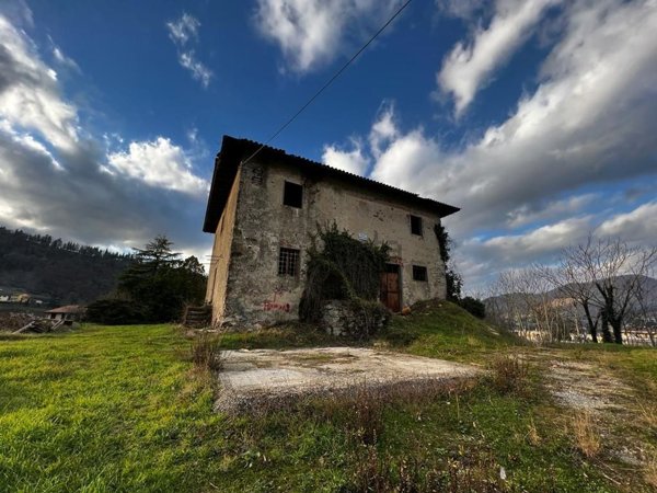 casa indipendente in vendita a Dicomano