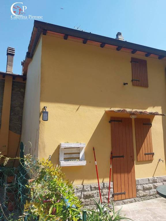 casa indipendente in vendita a Dicomano in zona Corella