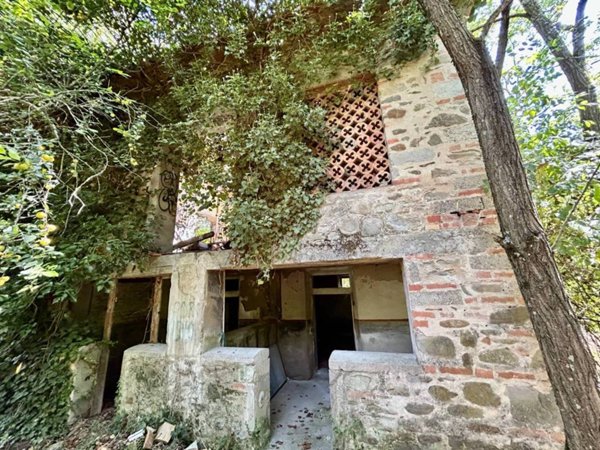 casa indipendente in vendita a Dicomano