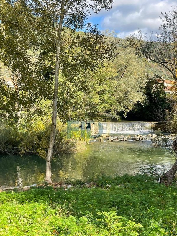 casa indipendente in vendita a Dicomano in zona Celle