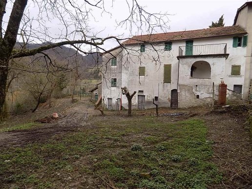 appartamento in vendita a Dicomano in zona Corella