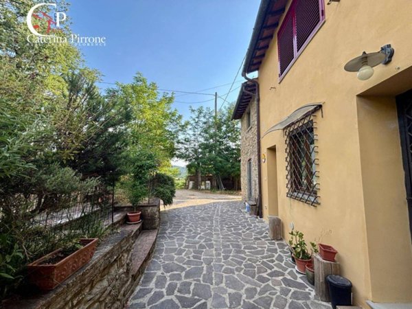 appartamento in vendita a Dicomano in zona Corella