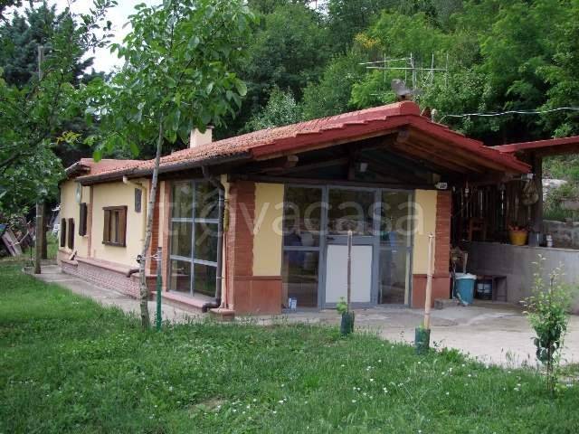 casa indipendente in vendita a Dicomano in zona Corella