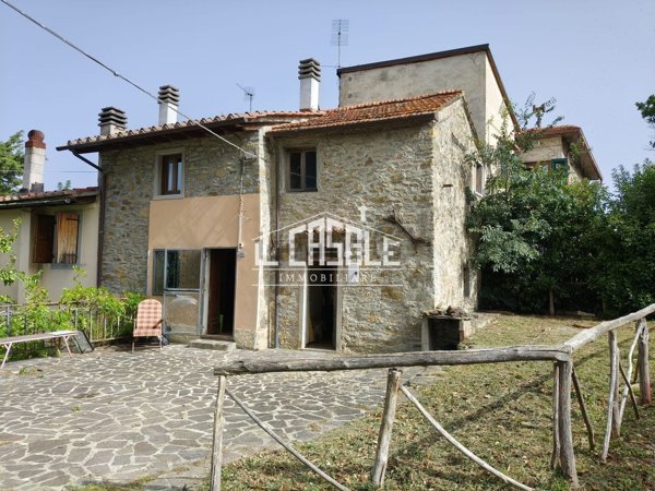 casa indipendente in vendita a Dicomano in zona Celle