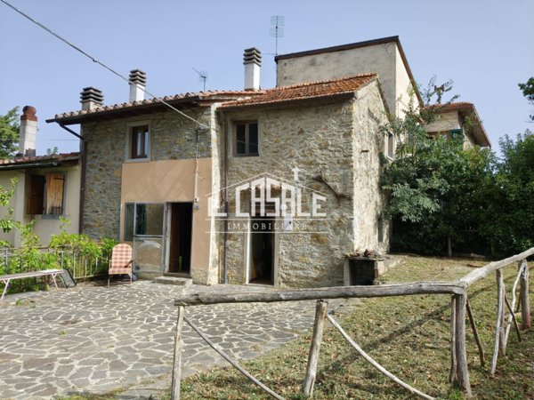 casa indipendente in vendita a Dicomano in zona Celle