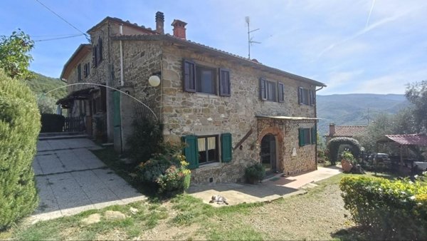 casa indipendente in vendita a Dicomano in zona Celle