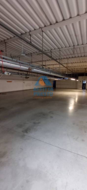 locale commerciale in vendita ad Empoli