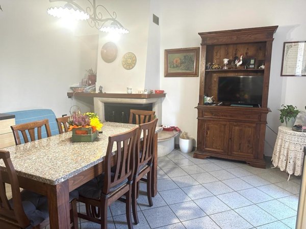 casa indipendente in vendita ad Empoli in zona Carraia