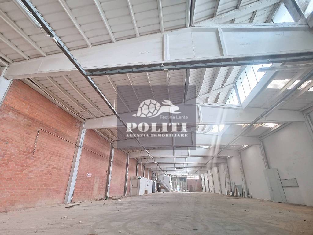locale commerciale in vendita ad Empoli in zona Marcignana