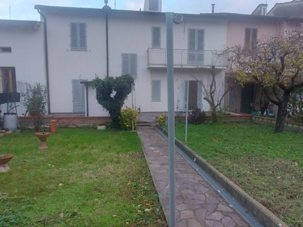 casa indipendente in vendita ad Empoli in zona Ponzano
