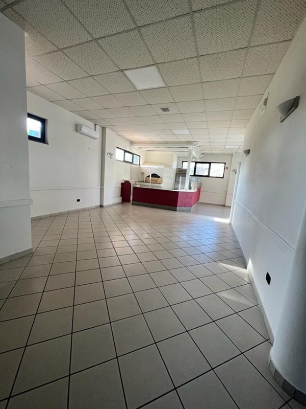 locale commerciale in vendita ad Empoli